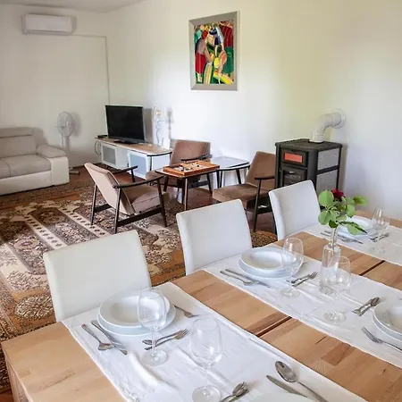 Olivia Apartment, Apartment *